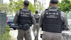 Des agents de la brigade de sûreté résidentielle privée "Gaïda", déployés dans le quartier des Moulins à Nice (Alpes-Maritimes), à la mi-mai 2024.