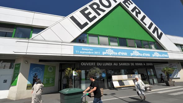 L'entrée d'un magasin Leroy Merlin.