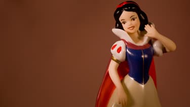 Une statuette de Blanche Neige, image d'illustration.