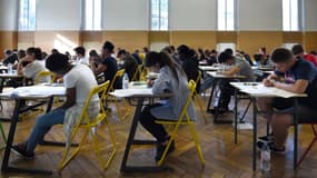 Des candidats passent l'épreuve de philosophie du baccalauréat, le 18 juin 2018 au lycée Pasteur à Strasbourg. 