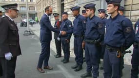 Le nouveau Premier ministre Édouard Philippe à la préfecture de police de Paris, ce lundi