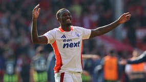 Callum Hudson-Odoi célébrant la victoire de Nottingham face à Manchester City, le 8 mars 2025.