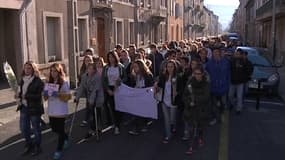 Trois mille personnes, dont de nombreux collégiens, ont défilé en hommage à Aude, 14 ans, ce dimanche, à Millau.