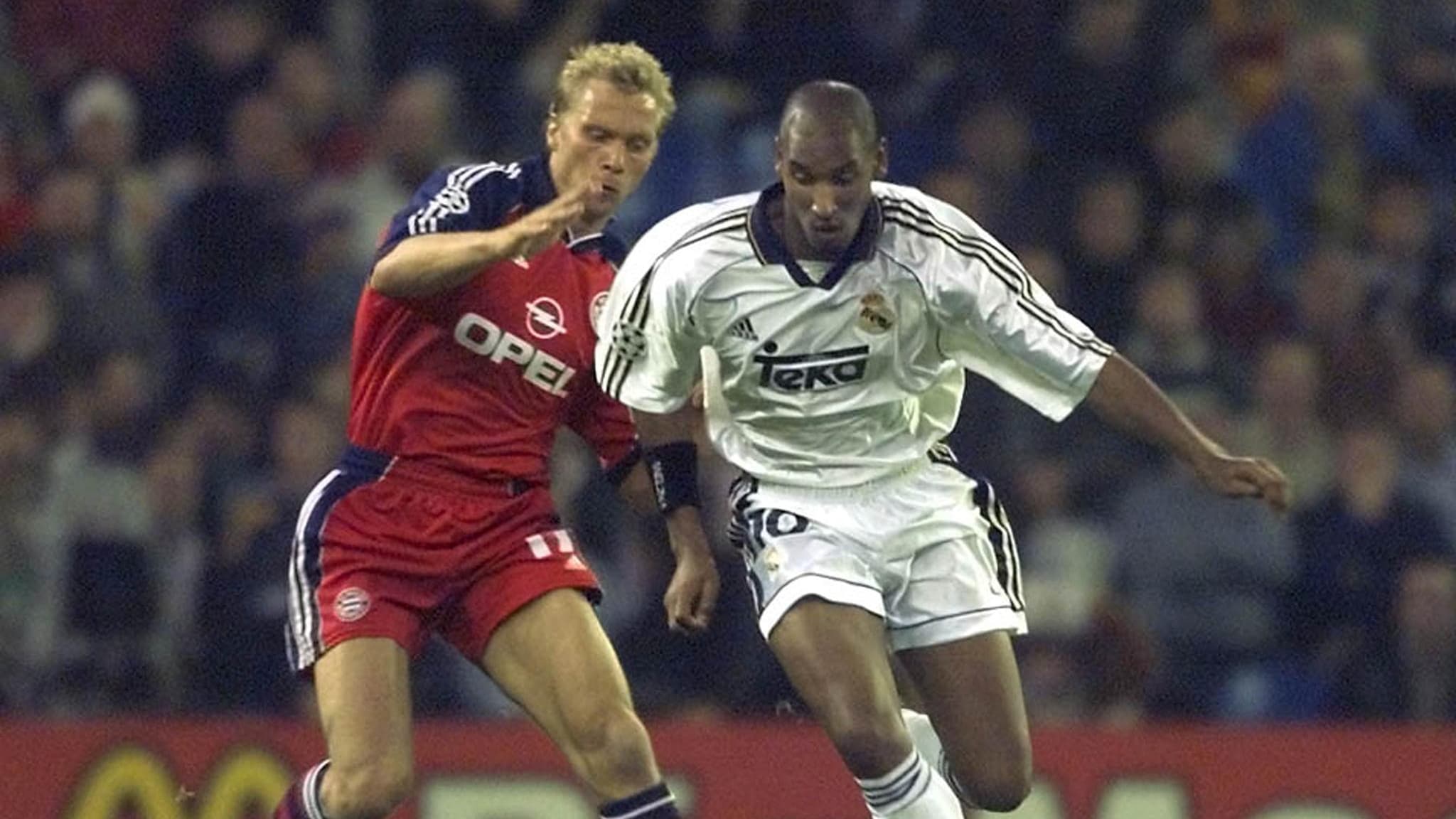 Nicolas Anelka face à Thorsten Fink en demi-finale aller de la Ligue des champions, Real-Bayern, le 3 mai 2000.