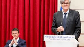 le ministre de l'Agriculture Stéphane Le Foll annonce le plan d'urgence pour les éleveurs, le 22 juillet 2015.