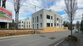 La municipalité de Saint-Cyr-au-Mont-d'Or multiplie la construction de logements sociaux pour rattraper son retard sur la loi SRU.
