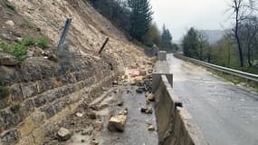 La circulation interrompue sur la RD946, à Saint-Vincent-sur-Jabron, en raison du risque accru de coulée de boue le 17 avril 2025.