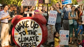 Une manifestation devant la Maison Blanche le 1er juin 2017 après la décision de Donald Trump de se retirer de l'accord de Paris