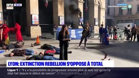 Devant l'opéra de Lyon, les militants d'Extinction Rebellion s'opposent à Total