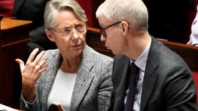 La Première ministre Élisabeth Borne et le ministre chargé des Relations avec le Parlement Franck Riester le 24 janvier 2023 à l'Assemblée nationale (Paris).