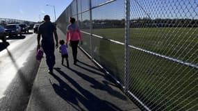 Une famille mexicaine à la frontière entre le Mexique et les Etats-Unis, en février 2017. (photo d'illustration)