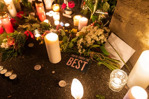 Hommages rendus à Tina Turner devant son domicile en Suisse au lendemain de sa mort le 25 mai 2023.