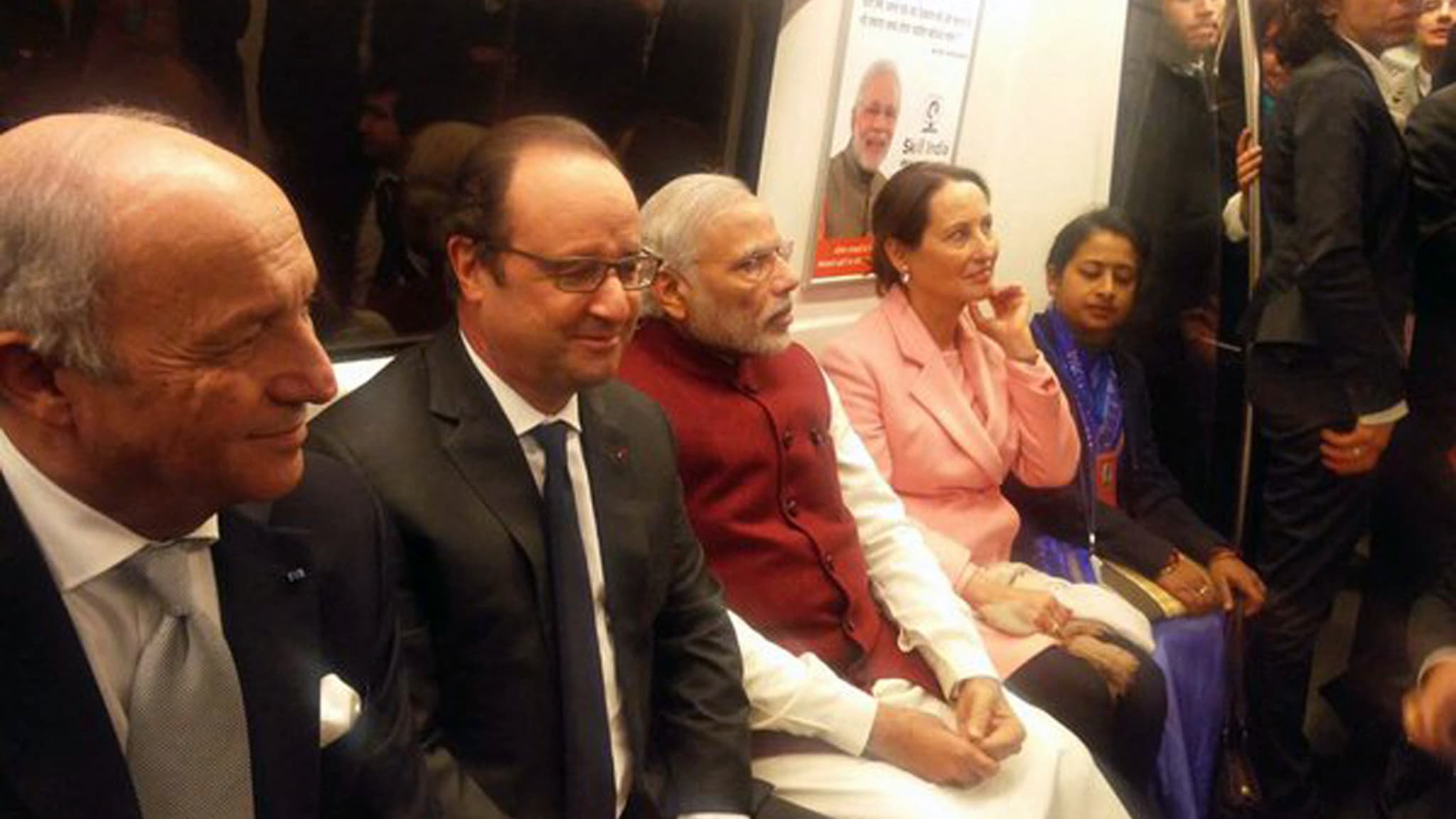 François Hollande le 25 janvier 2016 à New-Dehli (Inde) dans le métro. François Hollande le 25 janvier 2016 à New-Dehli (Inde) dans le métro.