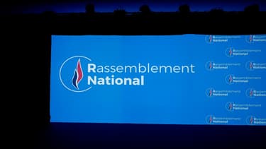 Tribune d'un meeting Rassemblement National en 2018 (illustration)
