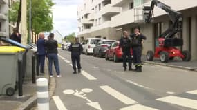 Une opération policière à Nantes, le 24 avril 2025, après qu'un lycéen a poignardé plusieurs élèves dans l'établissement Notre-Dame-de-Toutes-Aides.