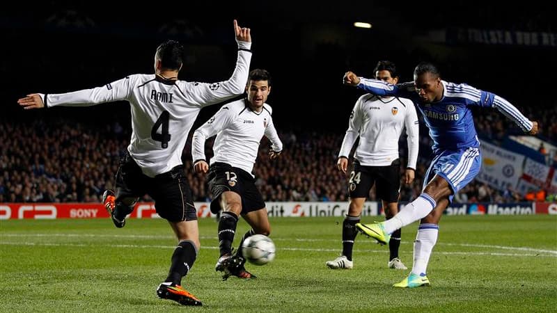 But de Didier Drogba (à droite) contre Valence mardi soir à Stamford Bridge. L'attaquant ivoirien, auteur d'un doublé et d'une passe décisive, a permis à Chelsea, qui n'avait pas le droit à l'erreur, de s'imposer 3-0 sur ses terres face au club espagnol l