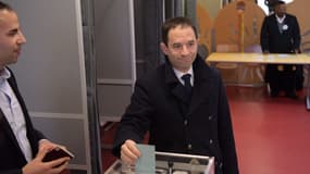 Benoît Hamon, votant pour le second tour de la primaire à gauche à Trappes 