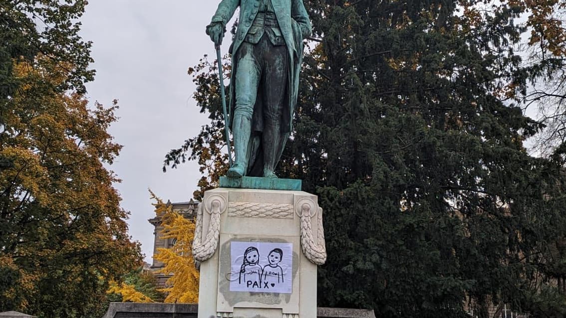 Des collages anonymes célébrant l'amitié entre juifs et musulmans ont été affichés à Strasbourg. 