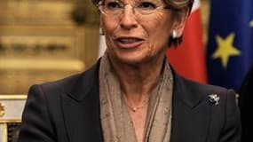 Michèle Alliot-Marie rejette toute idée de démission de son poste de ministre des Affaires étrangères face à la polémique suscitée par ses vacances en Tunisie fin décembre, en pleine contestation du régime de Zine ben Ali. /Photo prise le 3 février 2011/R