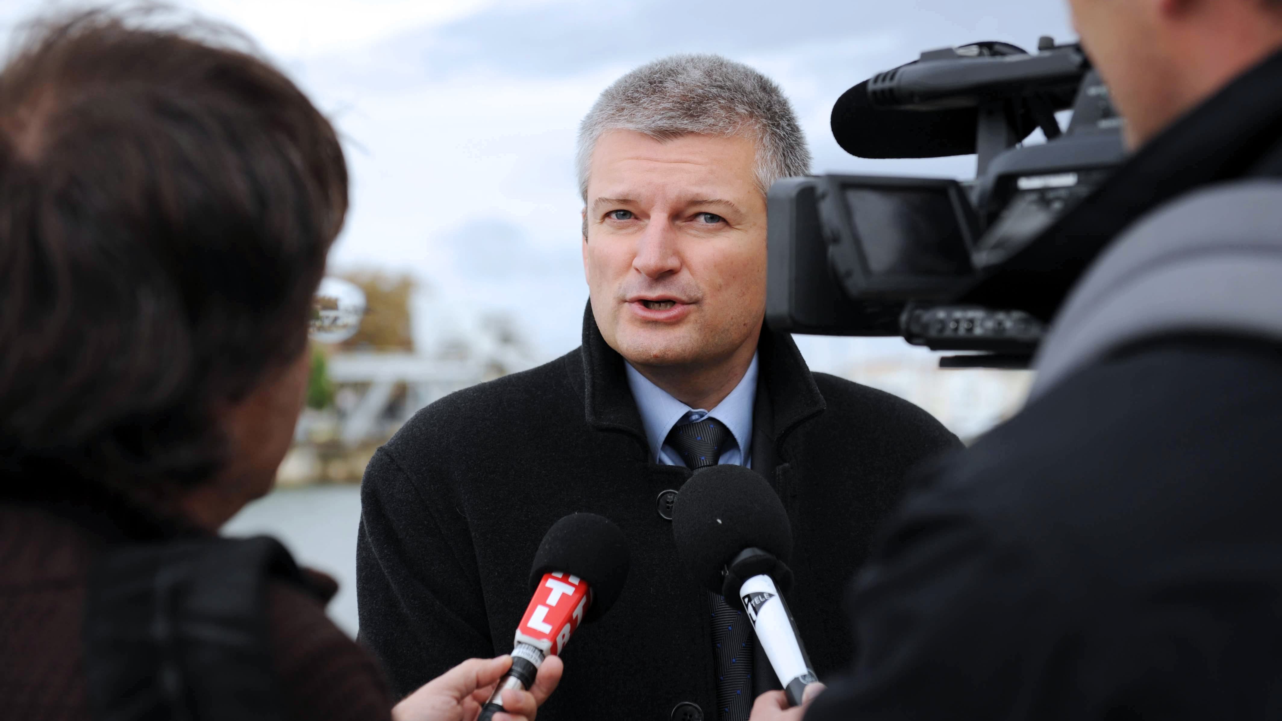Enseignant de profession, Olivier Falorni a longtemps dirigé la fédération PS de Charente-Maritime. Encore aujourd'hui, il estime qu'il était le candidat légitime dans la circonscription de La Rochelle.