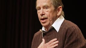 L'ancien président tchécoslovaque et dramaturge Vaclav Havel est décédé dimanche à Prague à l'âge de 75 ans. /Photo prise le 15 octobre 2009/REUTERS/David W Cerny