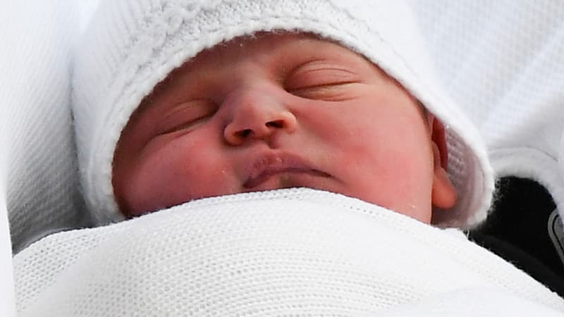 Le prince Louis à la sortie de la maternité, le 23 avril 2018