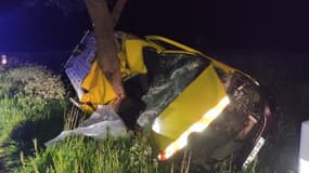 La photo de la camionnette accidentée dans la nuit du jeudi 18 au vendredi 19 mai à Andres (Pas-de-Calais)