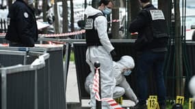 La police scientifique près de l'hôpital Henry-Dunant dans le 16ème arrondissement de Paris le 12 avril 2021