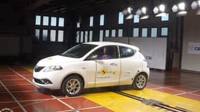 La Lancia Ypsilon n'a obtenu que deux étoiles aux crash-tests de l'EuroNCAP en 2015.