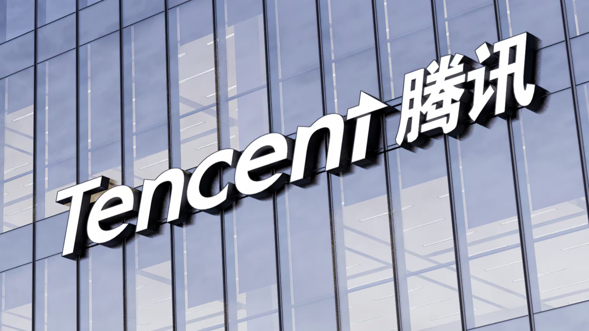 Η Tencent, που ιδρύθηκε το 1998, είναι μια κινεζική εταιρεία που ειδικεύεται σε υπηρεσίες Διαδικτύου και κινητής τηλεφωνίας, βιντεοπαιχνίδια και διαδικτυακή διαφήμιση.