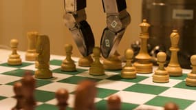 Un robot joueur d'échecs (illustration)