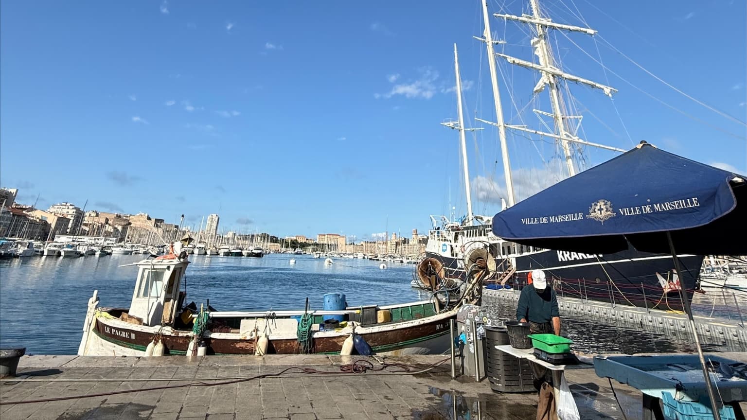 Du soleil sur le Vieux Port à Marseille le 22 septembre 2025