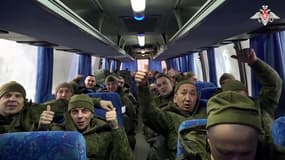 Des prisonniers de guerre russes libérés lors d'un échange avec l'Ukraine, le 5 février 2025. (photo d'illustration)