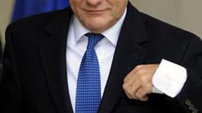 Sous couvert d'humour bonhomme, Jean-Louis Borloo a fermement répondu dimanche sur Canal+ aux attaques dont il est la cible depuis que son nom est cité pour succéder à François Fillon. Même s'il a de nouveau assuré ne pas avoir évoqué son avenir avec Nico