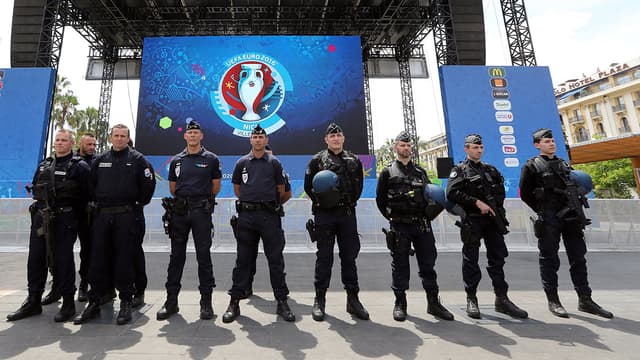 42.000 policiers sont mobilisés pour assurer la sécurité pendant l'Euro de football.