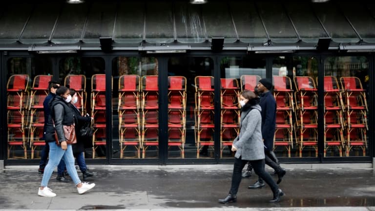 Un restaurant fermé pour cause de confinement, dans une rue de Paris le 23 novembre 2020