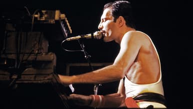 Le leader de Queen, Freddie Mercury, en concert à Paris en septembre 1984 -
