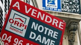 La hausse des prix immobiliers en France s'est poursuivie au premier semestre, une ascension à peine ralentie par rapport à l'an dernier, montrent les chiffres publiés mardi par le réseau Century 21, pour qui la baisse des volumes de transactions traduit