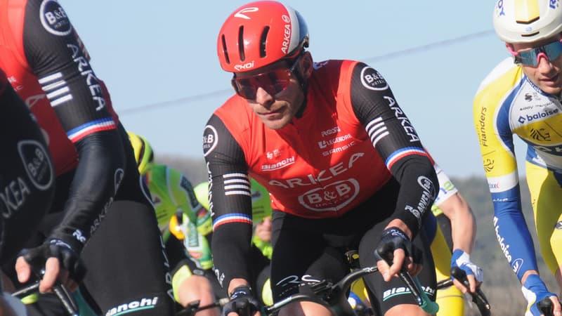 Regarder la vidéo Paris-Nice: Sénéchal victime d'une fracture après sa chute sur la 2e étape