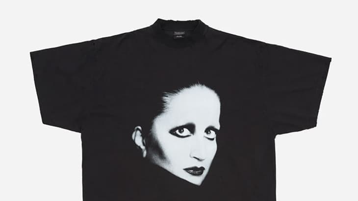 Le t-shirt de la collaboration entre Balenciaga et Mina
