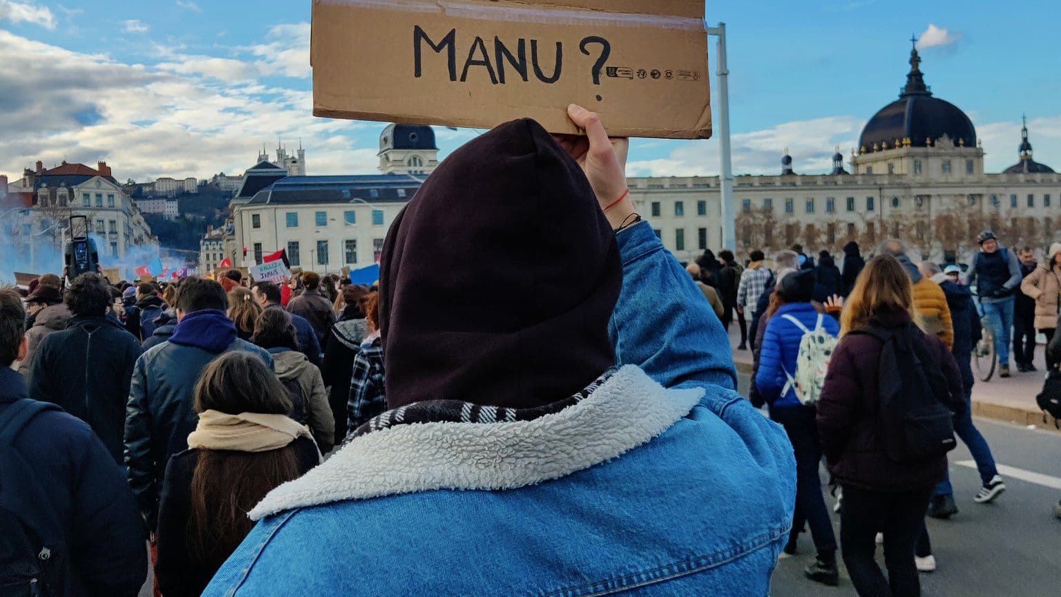 Un manifestant contre le projet de réforme des retraites le 31 janvier 2023 à Lyon. @hugob068/Twitter