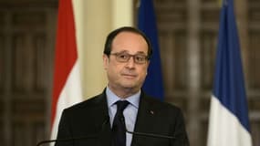Le président français François Hollande -ici à Beyrouth le 16 avril 2016- à son plus bas niveau dans les sondages de popularité depuis son élection en mai 2012