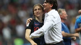 Luka Modric et Zlatko Dalic se félicitent