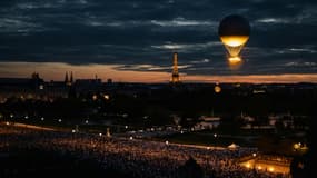 La vasque olympique dans le ciel de Paris lors des JO, le 8 août 2024