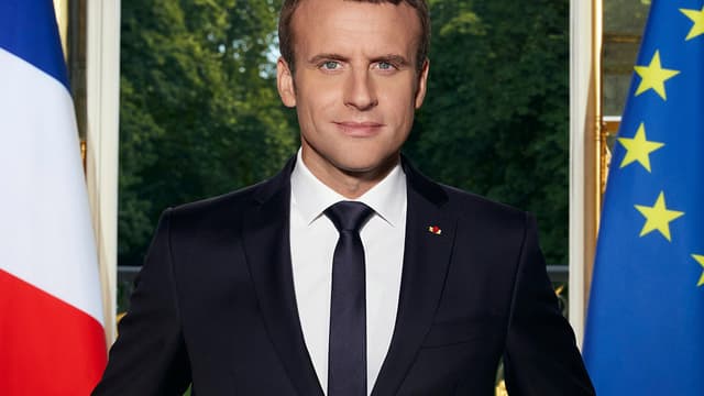 Portrait officiel d'Emmanuel Macron.