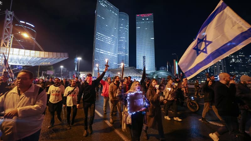 Des manifestants contre la politique de la coalition autour de Benjamin Netanyahou à Tel Aviv ce samedi.