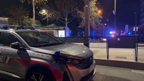 Les services de secours et de police déployés ce mercredi 24 janvier à Nice rue Charles Chauve.