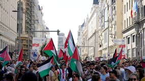 Des manifestants propalestiniens à Madrid, lors de la dernière étape de la Vuelta, ce dimanche 14 septembre. 
