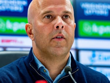 Arne Slot, entraîneur du Feyenoord Rotterdam, en conférence de presse le 5 mai 2024