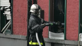 Prisonnière de son appartement en flamme, une retraitée de 86 ans ne doit la vie qu'à la spontanéité de deux jeunes voisins de son immeuble.